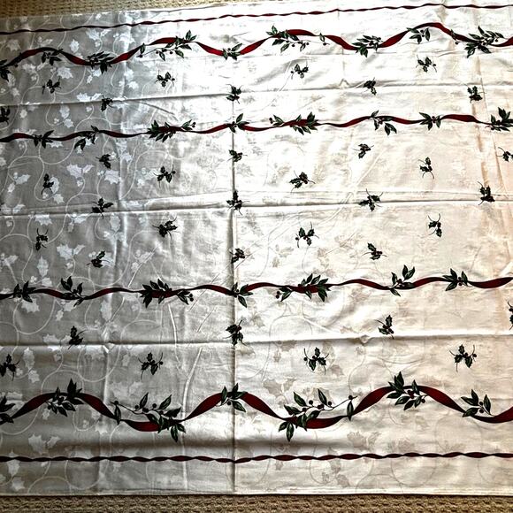 Christmas holiday tablecloth creamy white holly berries red ribbon border buffet - Picture 5 of 10